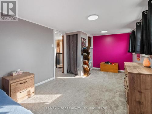 1194 Bertie Street, Fort Erie (334 - Crescent Park), ON - Indoor Photo Showing Bedroom