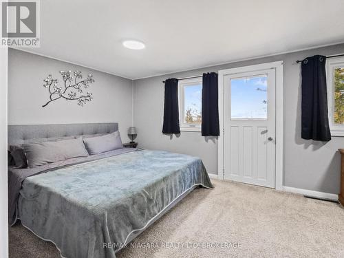 1194 Bertie Street, Fort Erie (334 - Crescent Park), ON - Indoor Photo Showing Bedroom