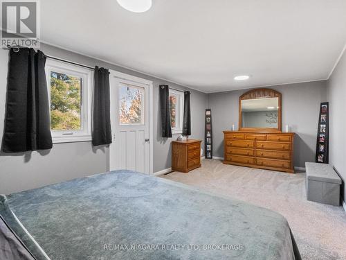 1194 Bertie Street, Fort Erie (334 - Crescent Park), ON - Indoor Photo Showing Bedroom