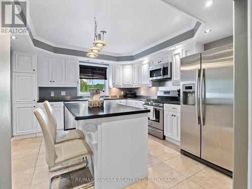 2206 Stevensville Road, Fort Erie (328 - Stevensville), ON - Indoor Photo Showing Kitchen With Upgraded Kitchen