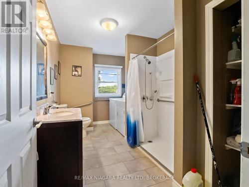 2206 Stevensville Road, Fort Erie (328 - Stevensville), ON - Indoor Photo Showing Bathroom