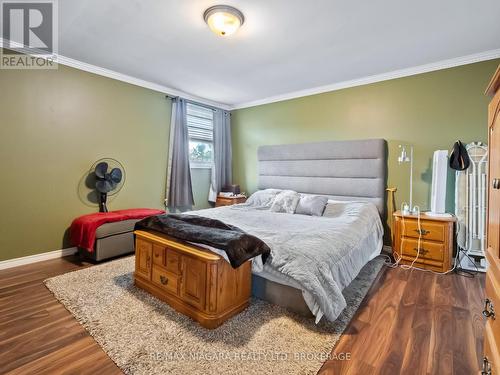 2206 Stevensville Road, Fort Erie (328 - Stevensville), ON - Indoor Photo Showing Bedroom