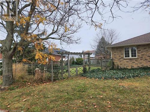 View of yard - 551 Hallmark Drive, Waterloo, ON - Outdoor