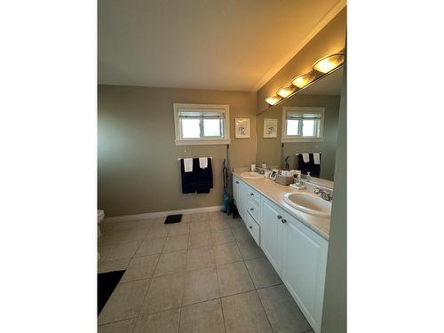 14913 23 Avenue, Surrey, BC - Indoor Photo Showing Bathroom