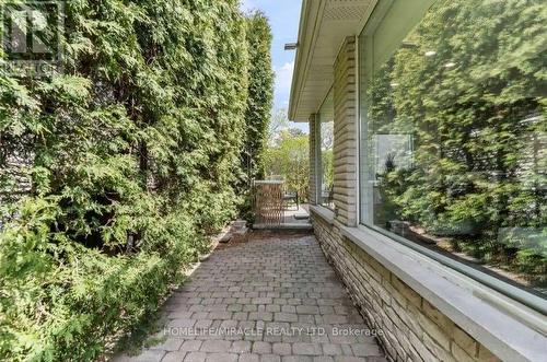 7420 Netherwood Road, Mississauga, ON - Outdoor