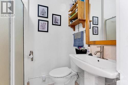 21 Craig Street, Perth, ON - Indoor Photo Showing Bathroom