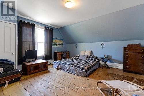 21 Craig Street, Perth, ON - Indoor Photo Showing Bedroom