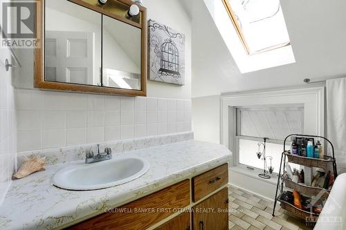 21 Craig Street, Perth, ON - Indoor Photo Showing Bathroom