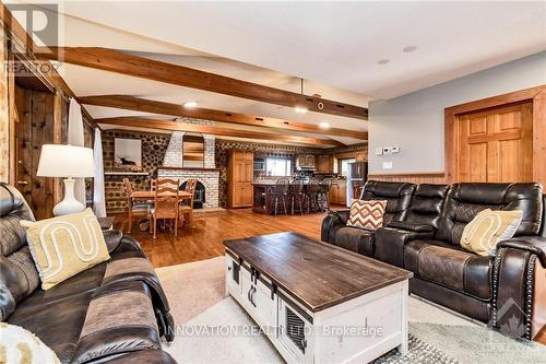 7019 County Road 22 Road, Edwardsburgh/Cardinal, ON - Indoor Photo Showing Living Room