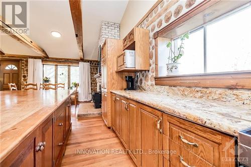 7019 County Road 22 Road, Edwardsburgh/Cardinal, ON - Indoor Photo Showing Kitchen