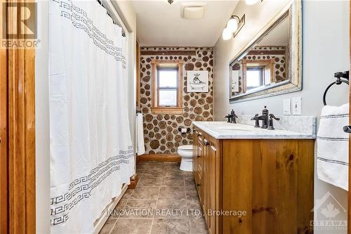 7019 County Road 22 Road, Edwardsburgh/Cardinal, ON - Indoor Photo Showing Bathroom