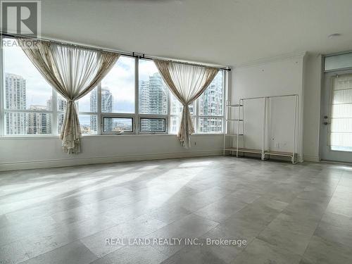 905 - 15 Greenview Avenue, Toronto, ON - Indoor Photo Showing Other Room