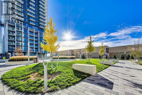 1409 - 9000 Jane Street, Vaughan, ON - Outdoor