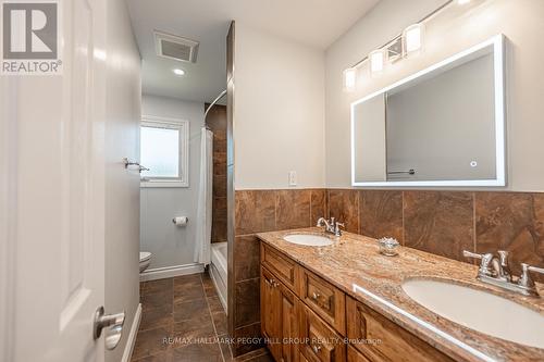 5 Glendale Avenue, Essa, ON - Indoor Photo Showing Bathroom