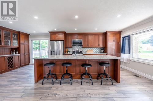 5 Glendale Avenue, Essa, ON - Indoor Photo Showing Kitchen With Upgraded Kitchen