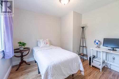 5 Glendale Avenue, Essa, ON - Indoor Photo Showing Bedroom