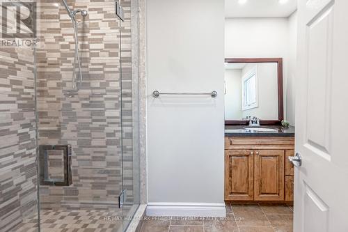 5 Glendale Avenue, Essa, ON - Indoor Photo Showing Bathroom