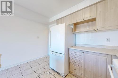 2576 Bur Oak Avenue, Markham, ON - Indoor Photo Showing Kitchen