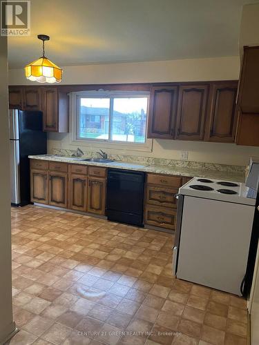 142 St Davids Road, St. Catharines, ON - Indoor Photo Showing Kitchen