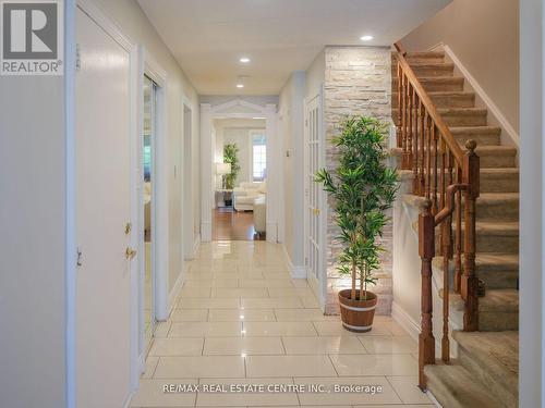 261 Hollymount Drive, Mississauga, ON - Indoor Photo Showing Other Room