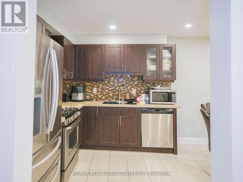 261 Hollymount Drive, Mississauga, ON - Indoor Photo Showing Kitchen