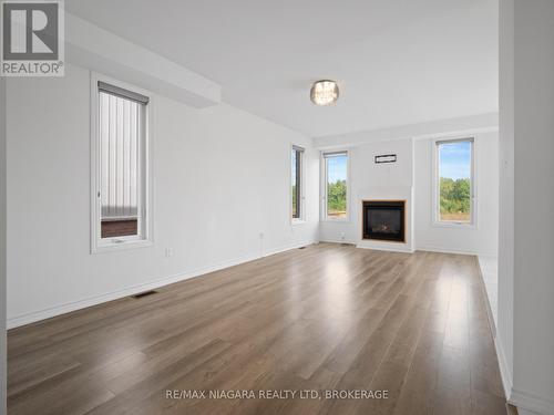 1478 Marina Drive, Fort Erie (334 - Crescent Park), ON - Indoor Photo Showing Living Room With Fireplace