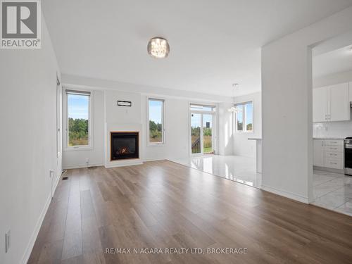 1478 Marina Drive, Fort Erie (334 - Crescent Park), ON - Indoor Photo Showing Living Room With Fireplace