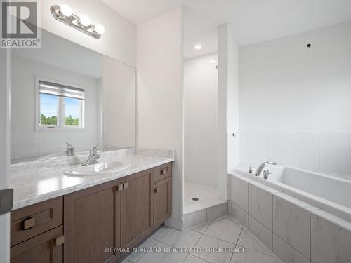 1478 Marina Drive, Fort Erie (334 - Crescent Park), ON - Indoor Photo Showing Bathroom