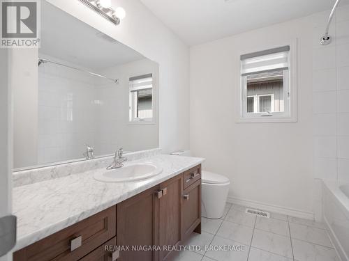 1478 Marina Drive, Fort Erie (334 - Crescent Park), ON - Indoor Photo Showing Bathroom