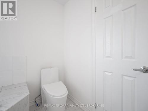 1478 Marina Drive, Fort Erie (334 - Crescent Park), ON - Indoor Photo Showing Bathroom