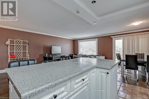 1326 Consort Crescent, Burlington, ON - Indoor Photo Showing Kitchen