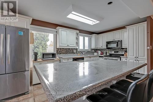 1326 Consort Crescent, Burlington, ON - Indoor Photo Showing Kitchen With Upgraded Kitchen