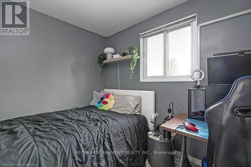 1326 Consort Crescent, Burlington, ON - Indoor Photo Showing Bedroom