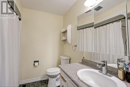 1326 Consort Crescent, Burlington, ON - Indoor Photo Showing Bathroom