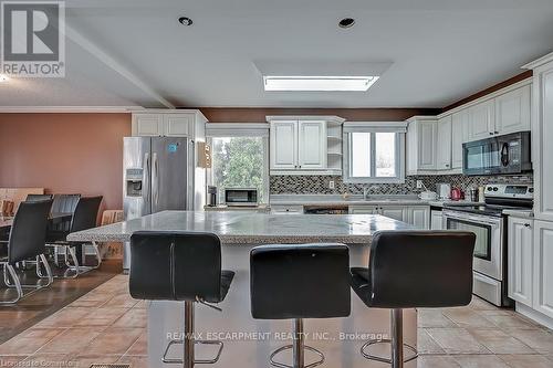 1326 Consort Crescent, Burlington, ON - Indoor Photo Showing Kitchen With Upgraded Kitchen