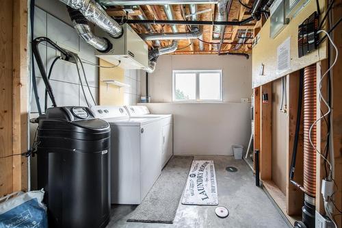 103 Seine River Trail, La Broquerie, MB - Indoor Photo Showing Laundry Room