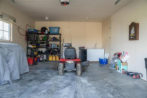 103 Seine River Trail, La Broquerie, MB - Indoor Photo Showing Garage