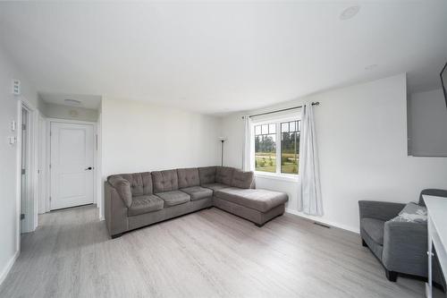 103 Seine River Trail, La Broquerie, MB - Indoor Photo Showing Living Room