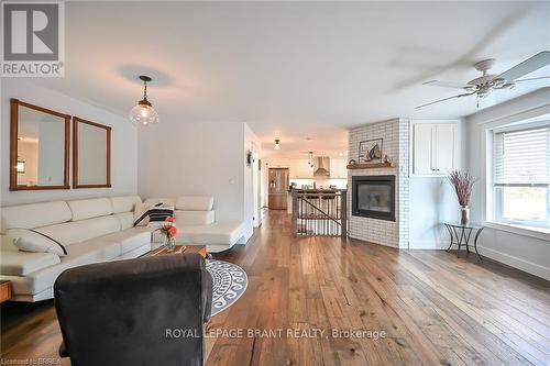 9 Kiwanis Avenue, Norfolk, ON - Indoor Photo Showing Living Room With Fireplace