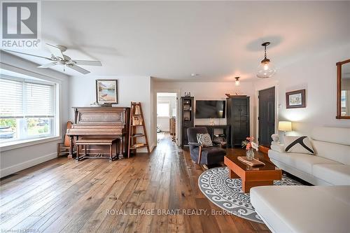 9 Kiwanis Avenue, Norfolk, ON - Indoor Photo Showing Living Room