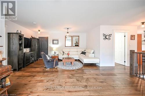 9 Kiwanis Avenue, Norfolk, ON - Indoor Photo Showing Living Room