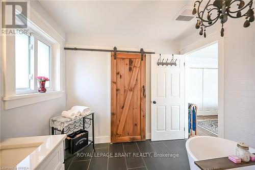 9 Kiwanis Avenue, Norfolk, ON - Indoor Photo Showing Bathroom