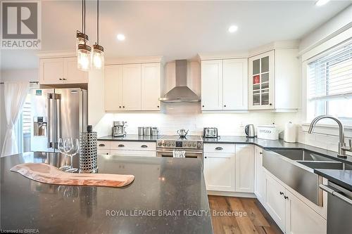 9 Kiwanis Avenue, Norfolk, ON - Indoor Photo Showing Kitchen With Stainless Steel Kitchen With Double Sink With Upgraded Kitchen