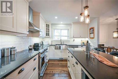 9 Kiwanis Avenue, Norfolk, ON - Indoor Photo Showing Kitchen With Stainless Steel Kitchen With Upgraded Kitchen