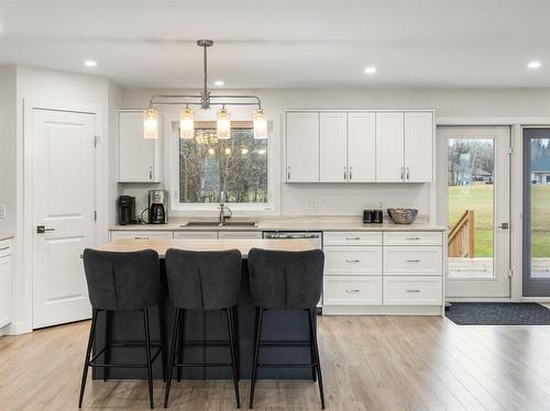 54 Corona Crescent, Gimli, MB - Indoor Photo Showing Kitchen