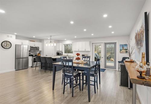 54 Corona Crescent, Gimli, MB - Indoor Photo Showing Dining Room