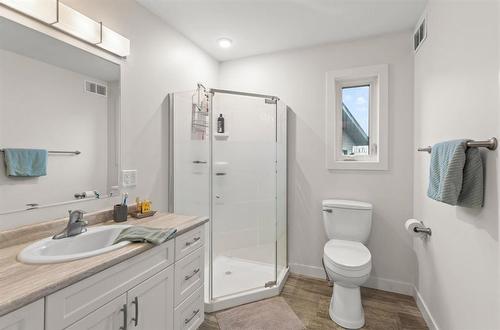 54 Corona Crescent, Gimli, MB - Indoor Photo Showing Bathroom