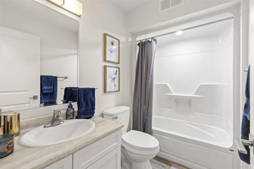 54 Corona Crescent, Gimli, MB - Indoor Photo Showing Bathroom