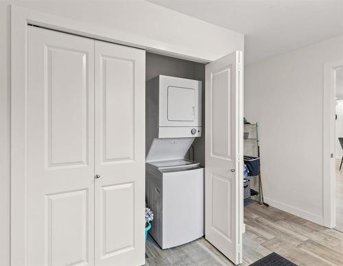 54 Corona Crescent, Gimli, MB - Indoor Photo Showing Laundry Room