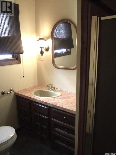 201 8Th Street W, Leader, SK - Indoor Photo Showing Bathroom